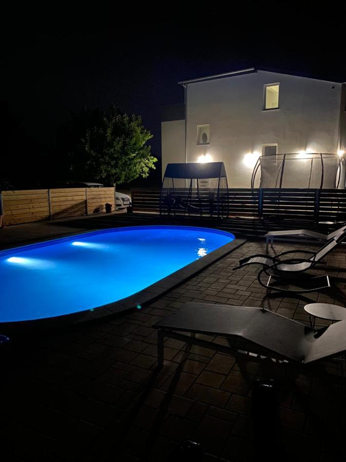 Holiday Home “Marko” With Heated Pool! Нин Экстерьер фото